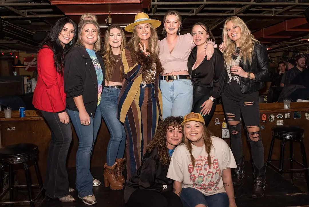 Famous country singer Lainey Wilson with her family and friends