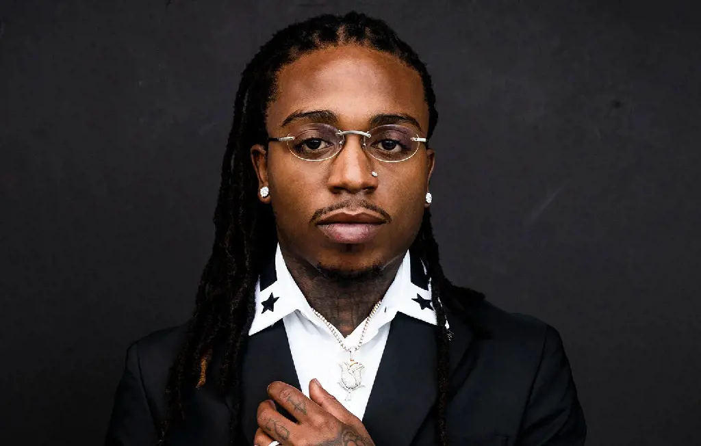 Jacquees whose real name is Rodriquez Jacquees Broadnax is a US-based famous singer and songwriter. 
