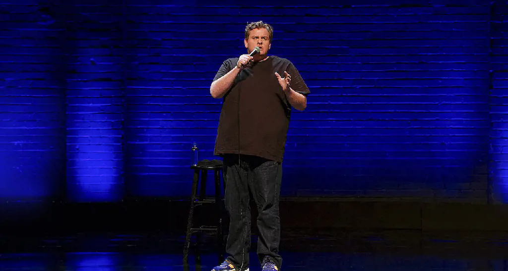Tim Dillon debuted his first standup special “Tim Dillon: A Real Hero” which premiered on Netflix in August 2022.