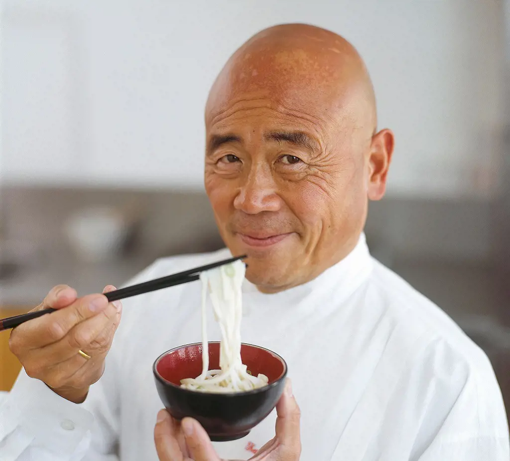 Ken Hom trying one of his noodles dish.