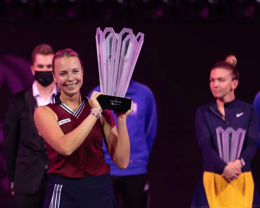 Anett Kontaveit proudly holding her prize.
