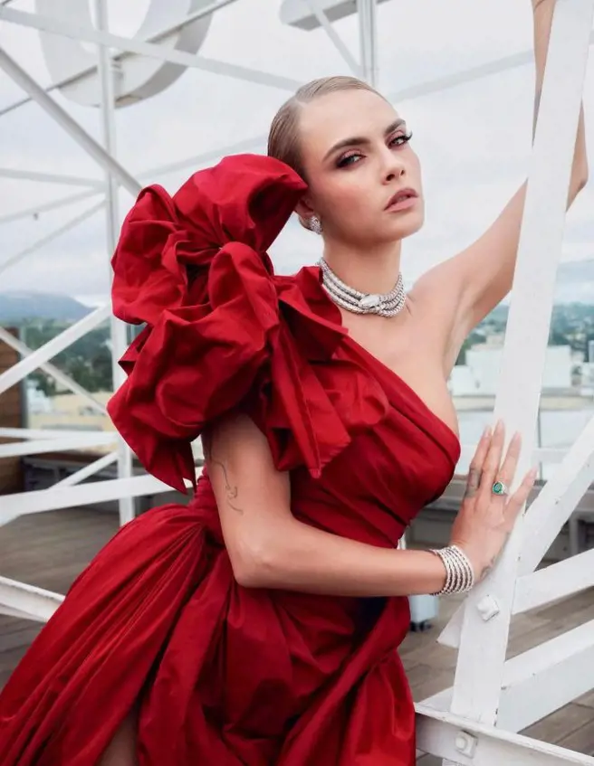 Cara Flaunting Her Dress By Designer Rob At The Oscars On 13 March 2023 (Photographer: Bryan Rodner Carr)