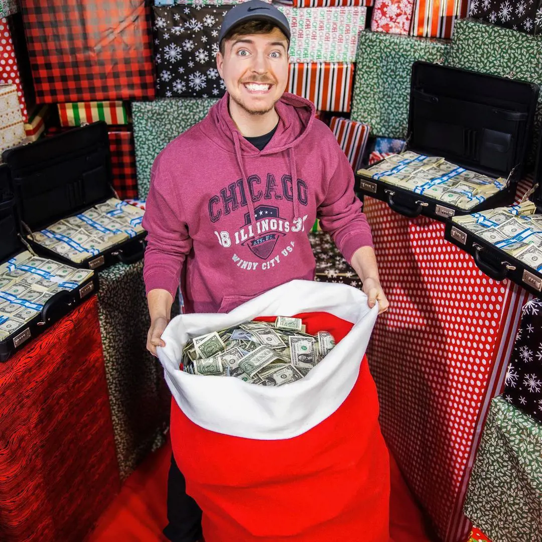 MrBeast all smiles announcing Christmas Giveaway of $50,000 in December 2019.