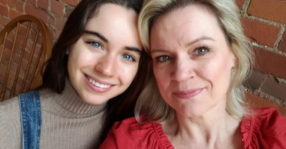 Sarah And Her Mother Took A Selfie During Her Visit To Toronto In 2020