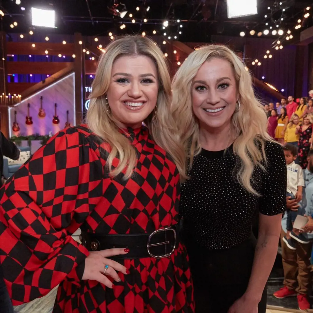 Kellie striking a pose Kelly Clarkson on her show on 2019