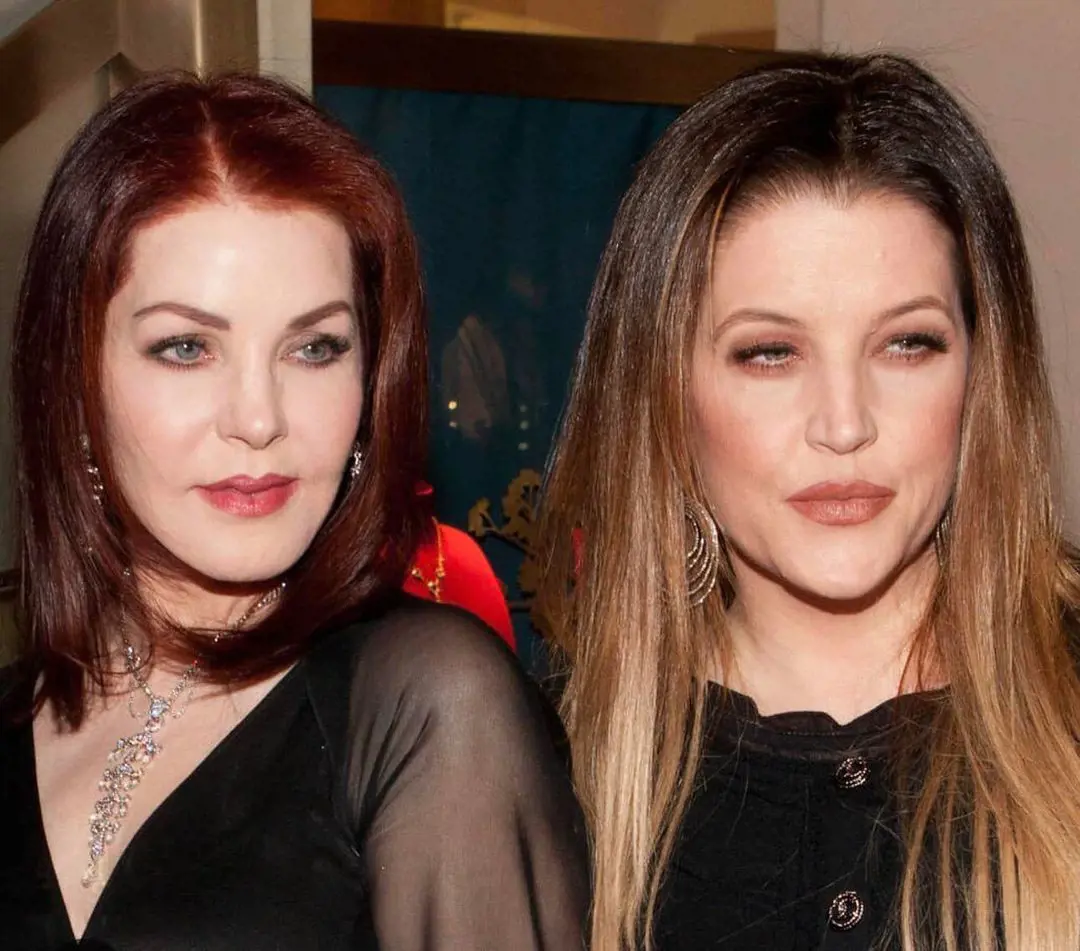 At the right is Lisa Marie Presley, and to the left is Priscilla Presley