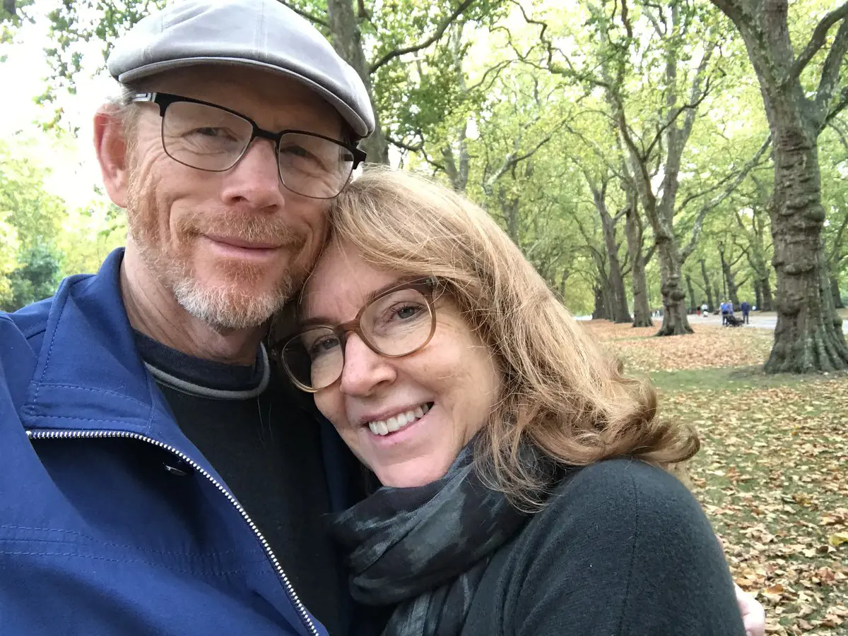 Ron Howard and Cheryl Howard studied in the same high school.